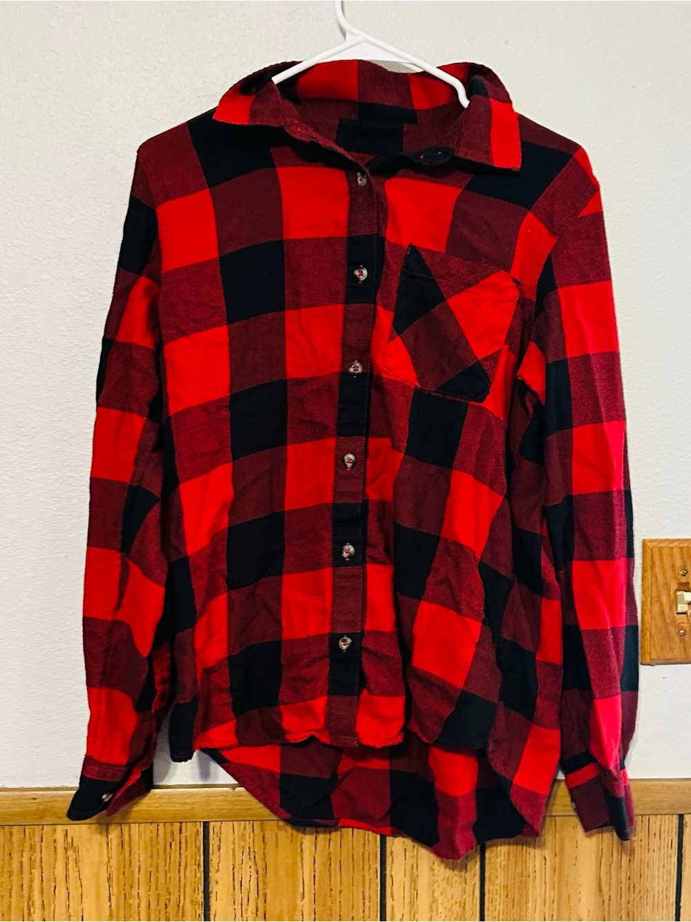 Magellan Outdoors Red and Black Plaid Shirt men size MEDIUM fall Christmas